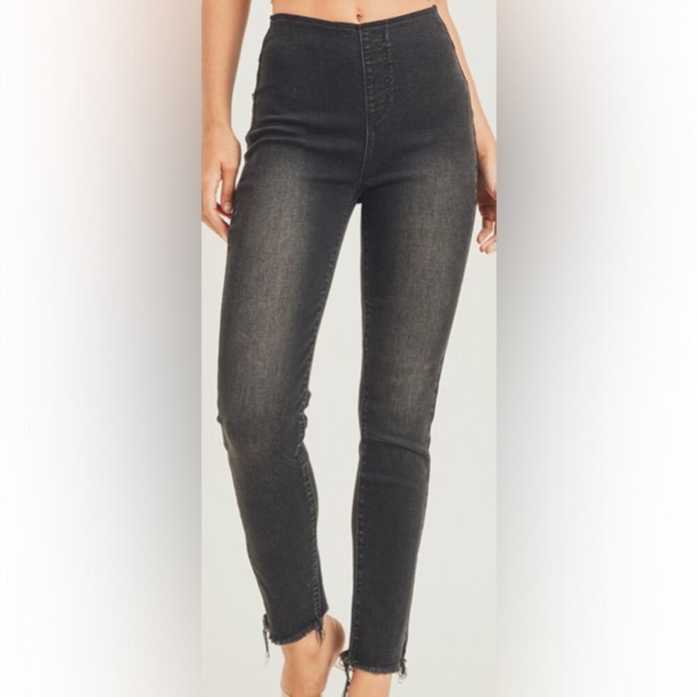 RISEN Elastic Banded Frayed Skinny Black Jeans 1X‎